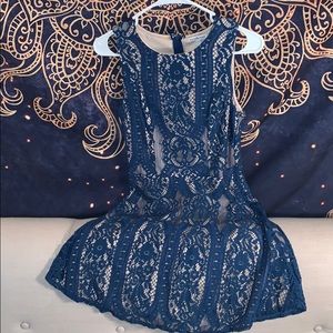 Love the fabric and length on this dress.